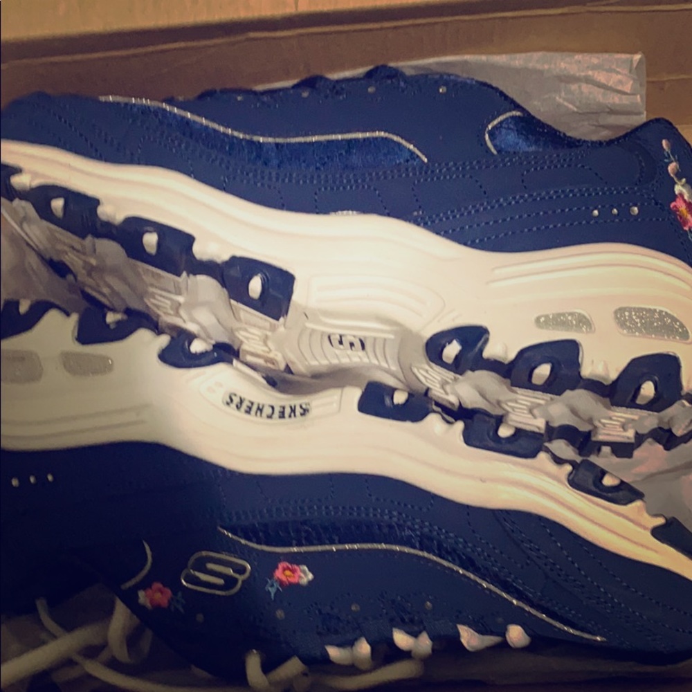 Sketchers shoes